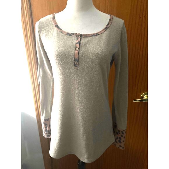 Butterly soft henley size small - Picture 1 of 4